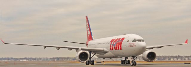 Airbus A330-200 (PT-MVD) - TAM  - Red Carpet A330 from Brazil