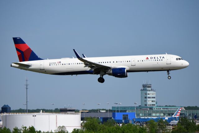 Airbus A321 (N329DN) - 22-R 05-28-19