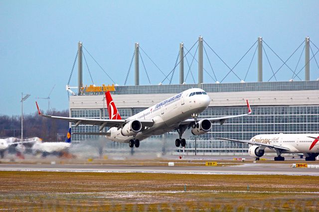 Airbus A321 (TC-JSZ)