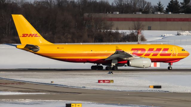 Airbus A330-200 (D-ALMA)