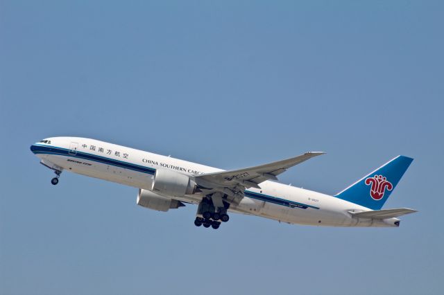 Boeing 777-200 (B-2027)