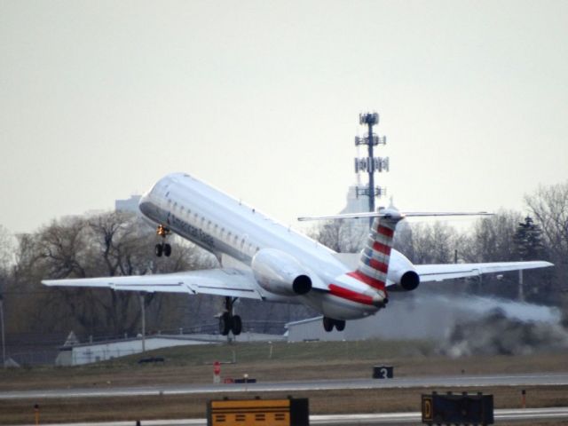 Embraer ERJ-145 (N639AE)