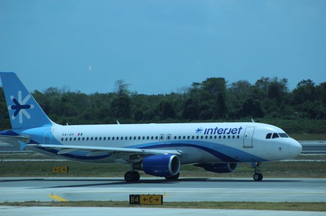 Airbus A320 (XA-XII) - Cancun, taxi for takeoff