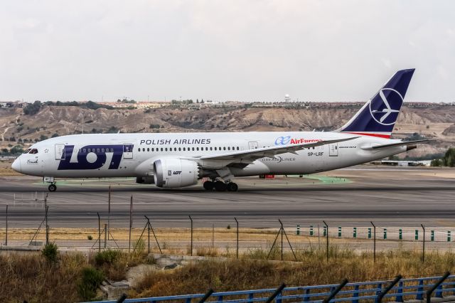 Boeing 787-8 (SP-LRF) - SP-LRF Air Europa Boeing 787-8 Dreamliner operated by LOT Polish Airlines departing via Rwy14R to Miami (KMIA) @ Madrid - Barajas (LEMD) / 21.08.2015