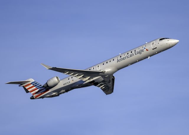 Canadair Regional Jet CRJ-900 (N957LR)