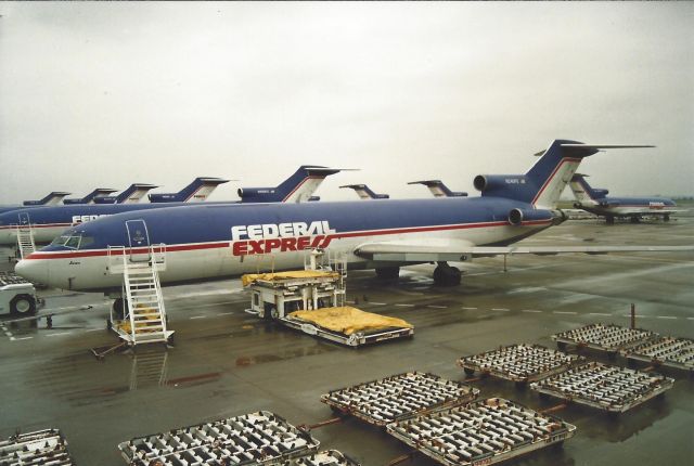 BOEING 727-200 (N240FE) - Thanksgiving day, early 90's