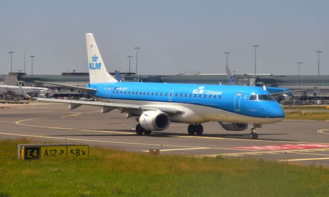 Embraer ERJ-190 (PH-EZT) - KLM Cityhopper Embraer ERJ-190STD PH-EZT in Amsterdam