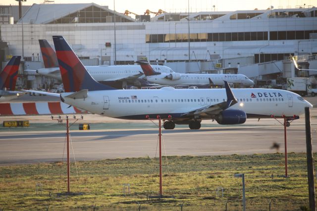 Boeing 737-900 (N868DN)