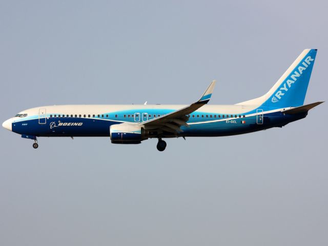 Boeing 737-800 (EI-DCL)