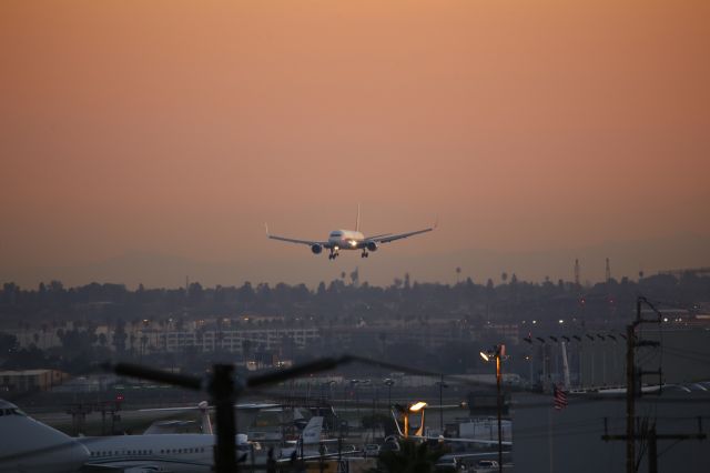 BOEING 767-300 (CC-CXJ)