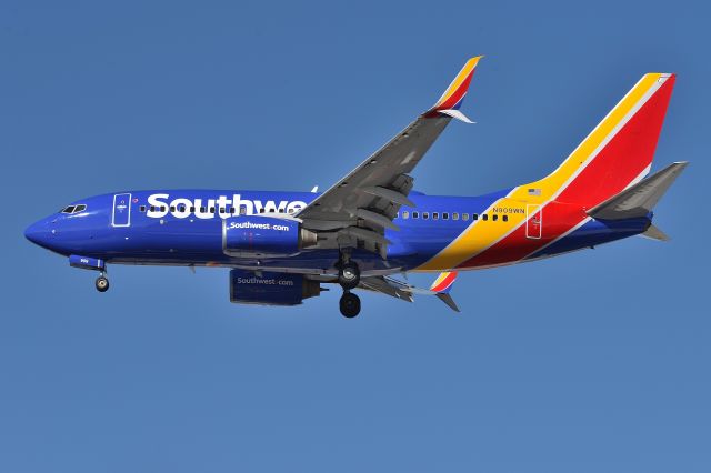 Boeing 737-700 (N909WN) - 23-L 11-13-23