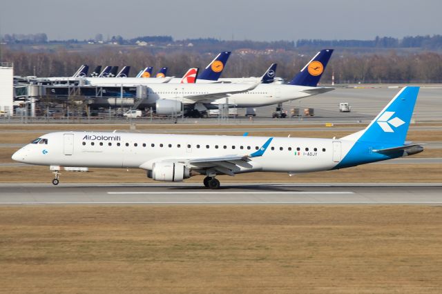 EMBRAER 195 (I-ADJY)