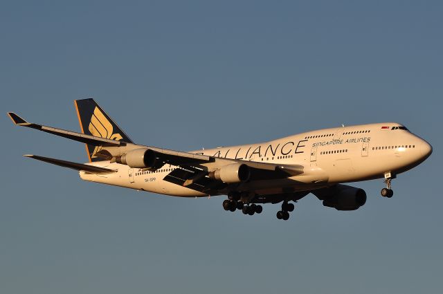 Boeing 747-400 (9V-SPP) - Sunrise arrival of Singapore Airlines SQ227 from Singapore to Melbourne landing Runway 34. 04/02/2012