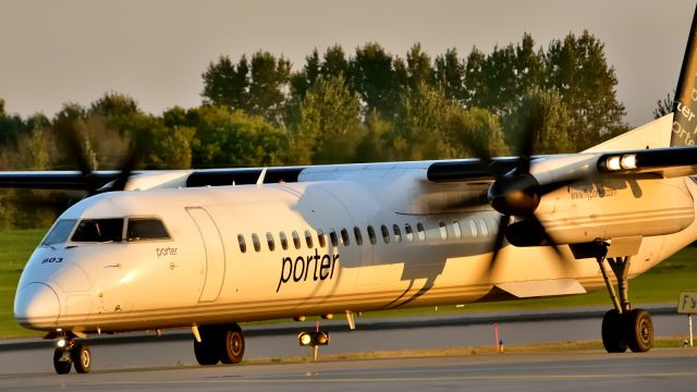 de Havilland Dash 8-400 (C-GLQD)