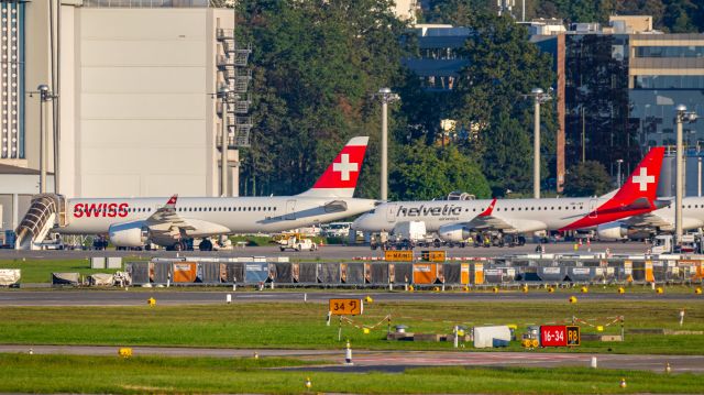 Airbus A220-300 (HB-JCG)