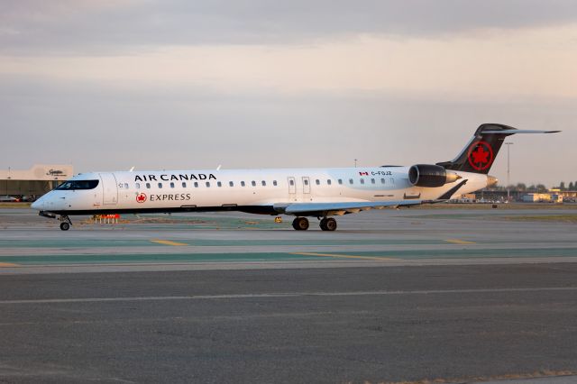 Canadair Regional Jet CRJ-900 (C-FOJZ)