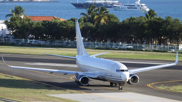 Boeing 737-700 (VP-BFT)