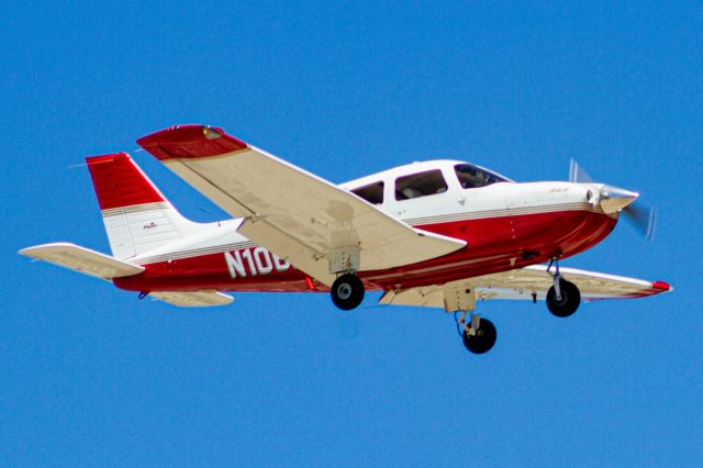 Piper Cherokee (N106HP)