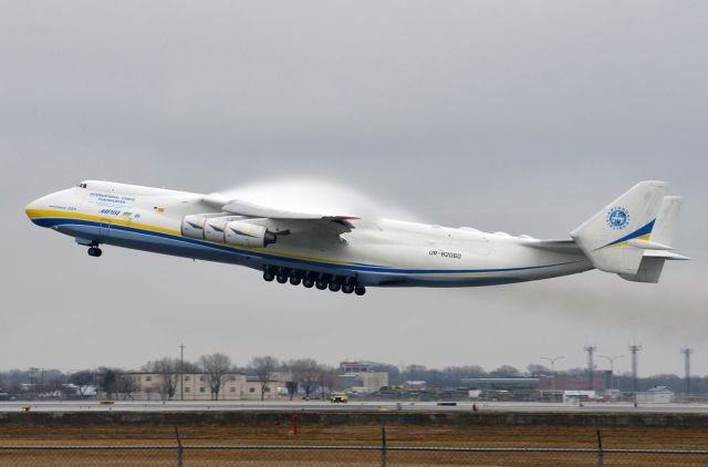 Antonov An-225 Mriya (UR-82060) - Departing Minneapolis/St. Paul on a cool, damp day.