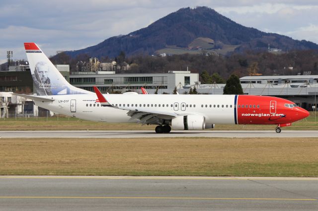 Boeing 737-800 (LN-DYF)
