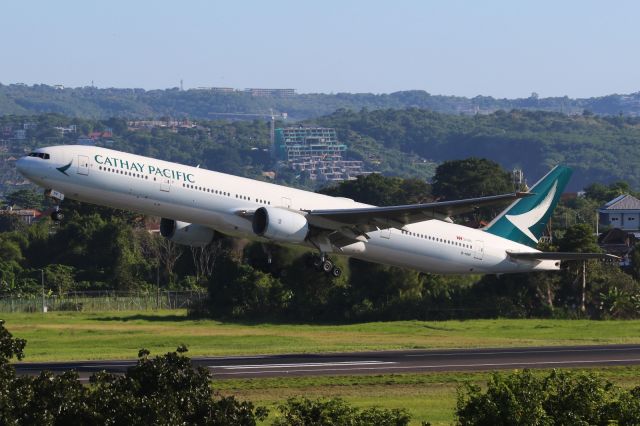 BOEING 777-300 (B-HNP)