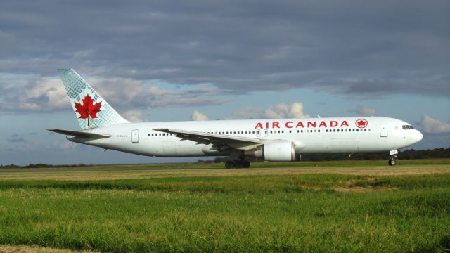 BOEING 767-300 (C-GLCA)