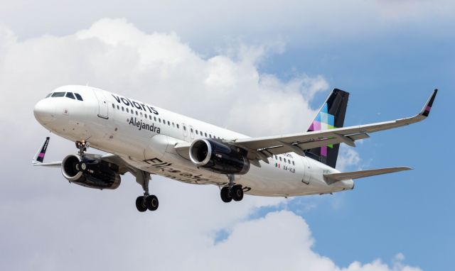 Airbus A320 (XA-VLB)