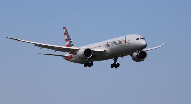 Boeing 787-9 Dreamliner (N822AN) - On short final is this 2016 American Airlines Boeing 787-9 Dreamliner in the Summer of 2022.