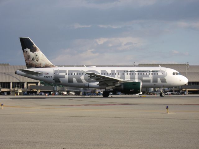 Airbus A319 (N924FR) - Holding on RWY 19R