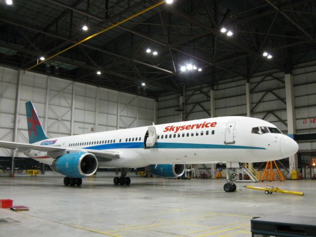 Boeing 757-200 (C-FOBH) - Dec.2008