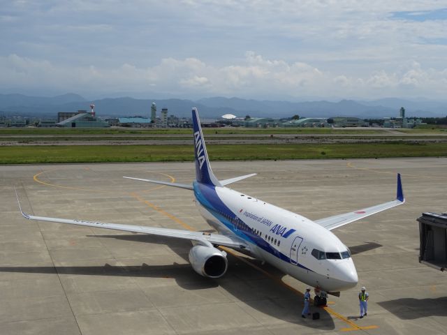 Boeing 737-700 (JA18AN)