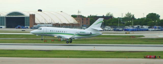 Dassault Falcon 2000 (N318CL) - 5/25/22 Falcon 2000X landing on Rwy 22L