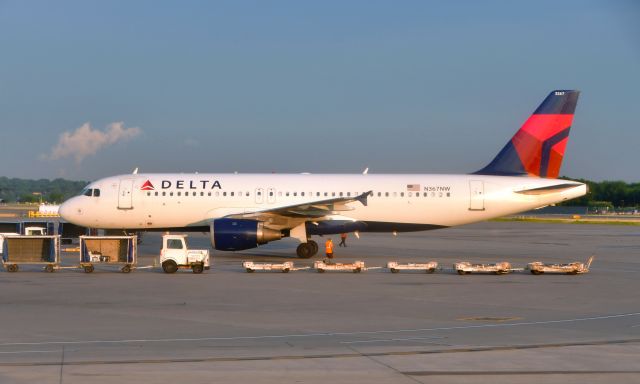 Airbus A320 (N367NW) - Delta Airbus A320-212 N367NW in Minneapolis 