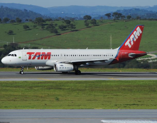 Airbus A320 (PT-MZT)