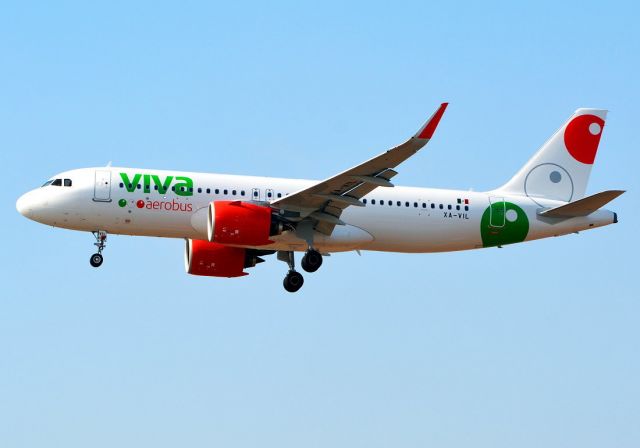 Airbus A320 (XA-VIL)