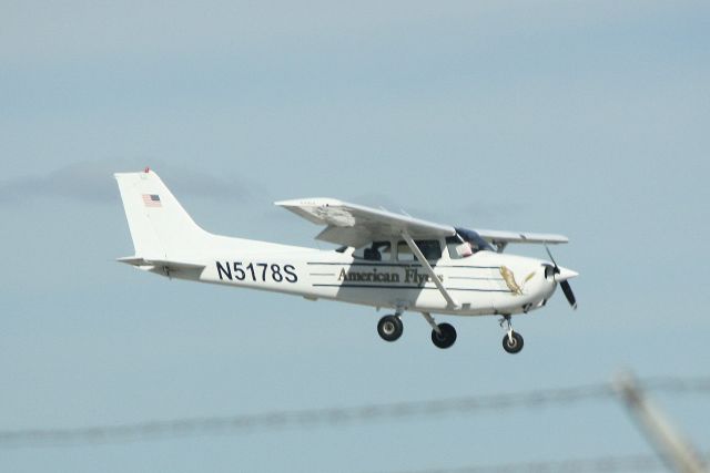 Cessna Skyhawk (N5178S) - Cessna Skyhawk (N5178S) arrives at Sarasota-Bradenton International Airport following a flight from Venice Municipal Airport