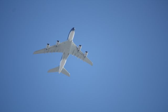 Airbus A380-800 (B-6136) - Photo taken from my balcony,this aircraft has just entered YSSY airspace and is slowing and descending, @ this point its 6,250ft.