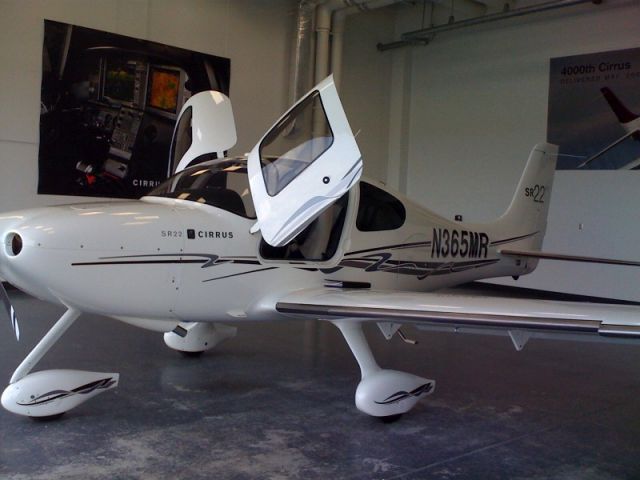 Cirrus SR-22 (N365MR)