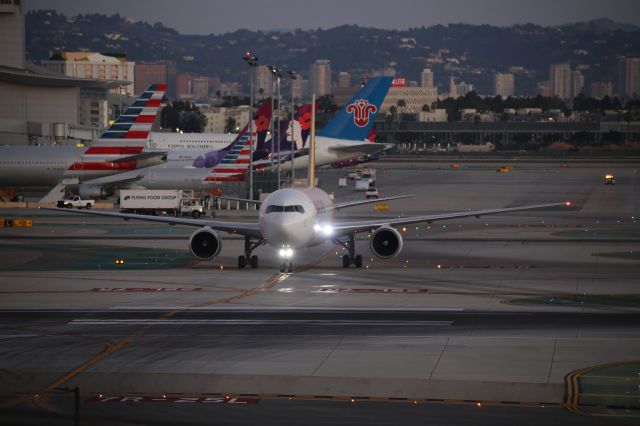BOEING 767-300 (N760CK)