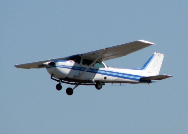 Cessna 152 (N54951) - At Downtown Shreveport. Anyone know why they would have such long exhaust?