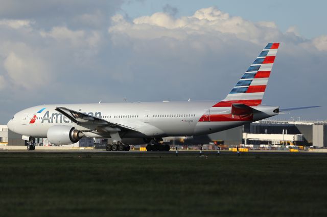 Boeing 777-200 (N770AN) - Holding on runway 027L, LHR.