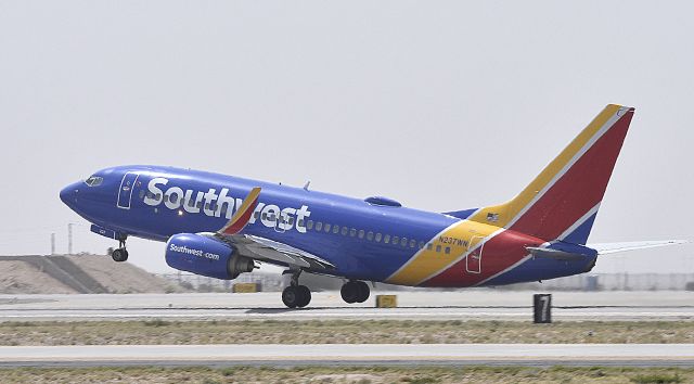 Boeing 737-700 (N237WN)