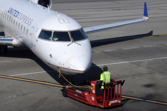 Canadair Regional Jet CRJ-200 (N906EV) - San Francisco International, August 2018