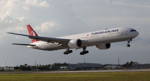 BOEING 777-300ER (TC-LJF) - I was able to get a better photo of this Boeing 777-300ER. Late afternonn on this 9th of July, 2018. Conditions were perfect with relative low humidity, which is rare for this time of the year.