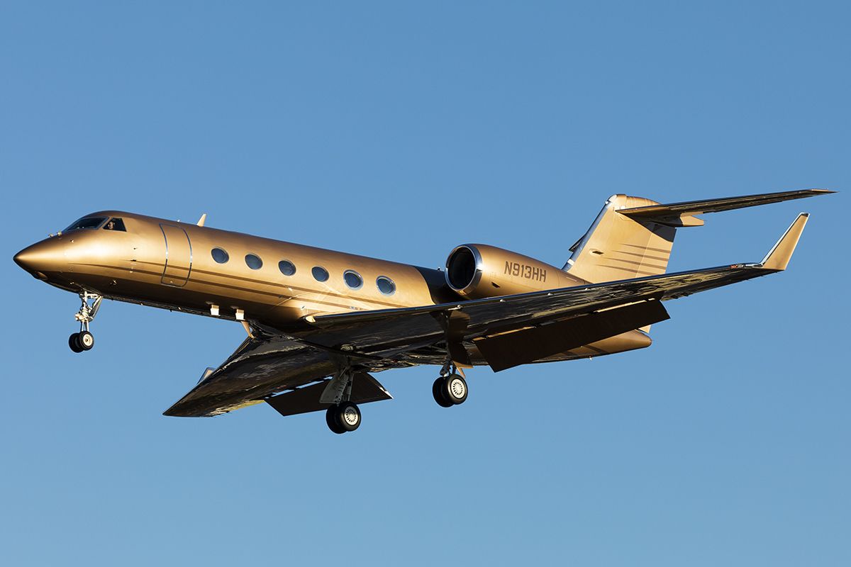 Gulfstream Aerospace Gulfstream IV (N913HH) - Arriving back home to KADS after a short hop from KDAL. 