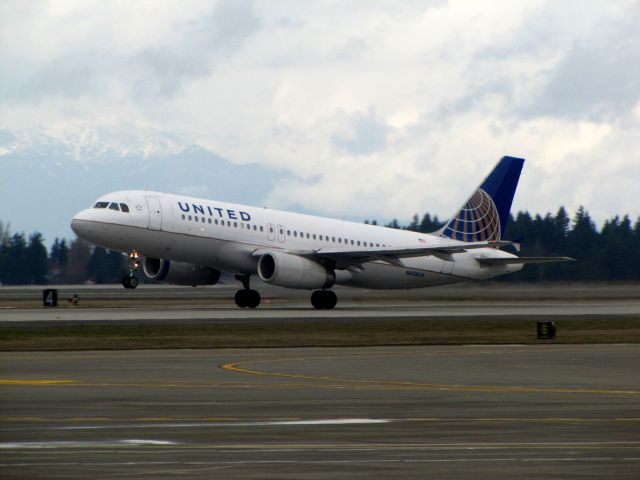 Airbus A320 (N424UA)
