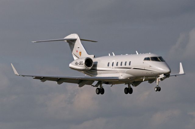 Bombardier Challenger 300 (HB-JEC)