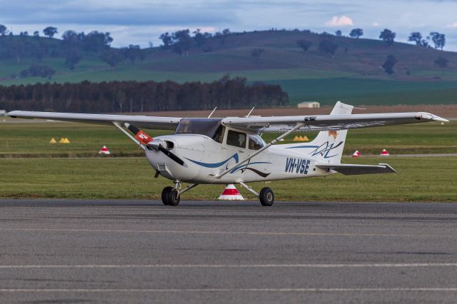 Cessna Skyhawk (VH-VSE) - Australian Airline Pilot Academy (VH-VSE) Cessna 172S Skyhawk SP at Wagga Wagga Airport