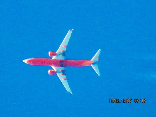 Boeing 737-800 (N8633A)