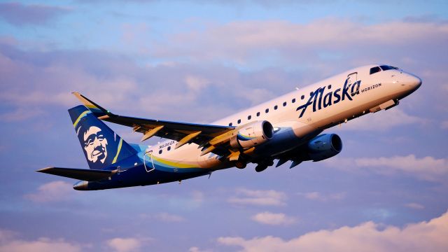 Embraer 175 (N636QX) - QXE2868 on rotation from Rwy 16R for a flight to LAX on 3.29.19. (ERJ-175LR / msn 17000749).